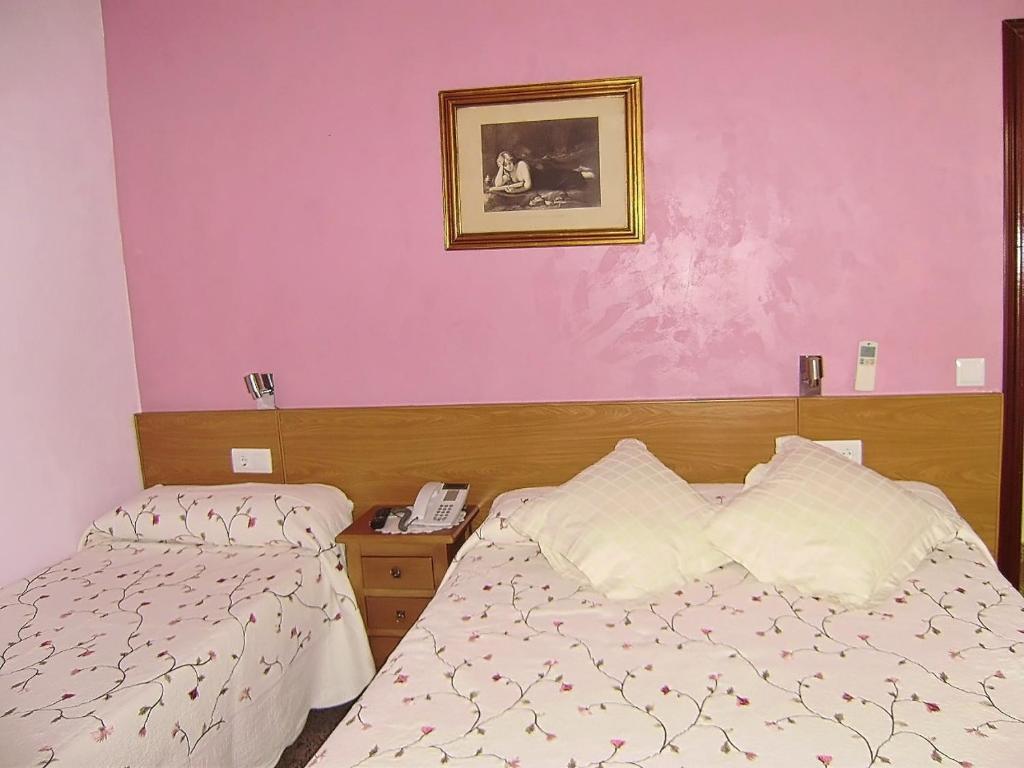 Hostal Miguel Angel Мадрид Экстерьер фото