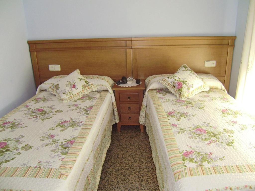 Hostal Miguel Angel Мадрид Номер фото