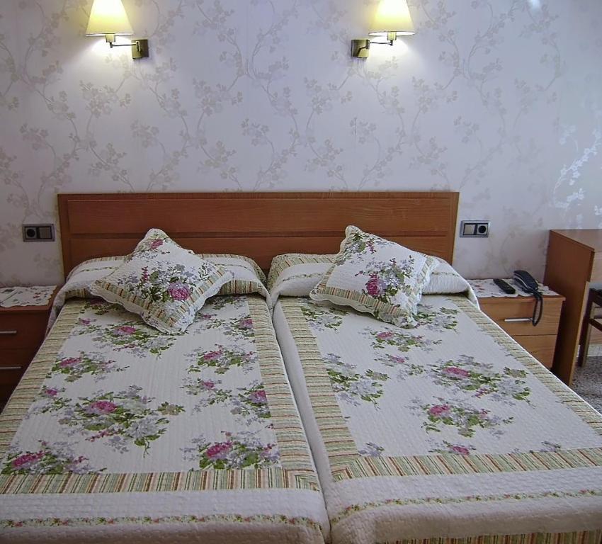 Hostal Miguel Angel Мадрид Номер фото