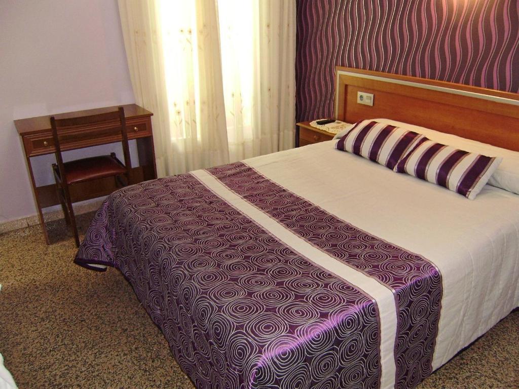 Hostal Miguel Angel Мадрид Номер фото