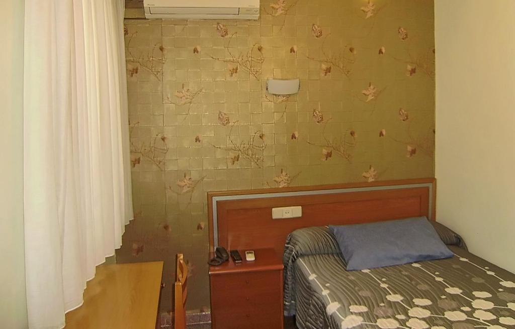 Hostal Miguel Angel Мадрид Номер фото