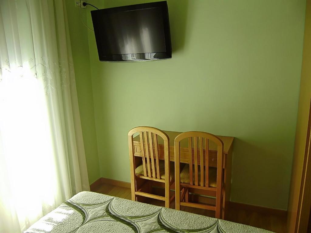 Hostal Miguel Angel Мадрид Номер фото